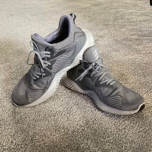 Men’s Adidas Alpha Bounce grey size 11. Worn but in good condition.